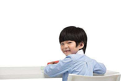 NS《真女神转生5》今日发售 体验独特魅力